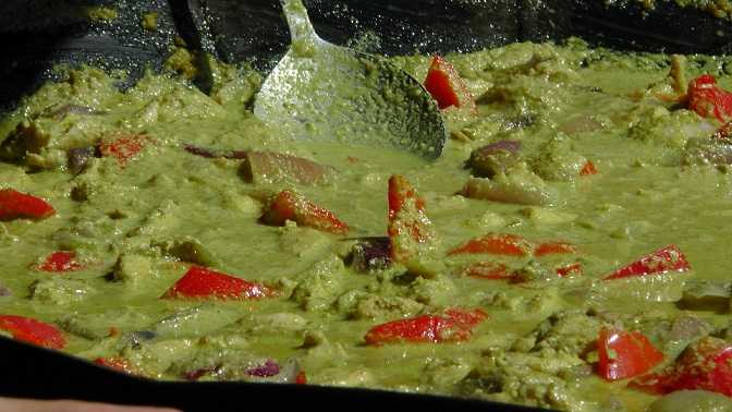 Bombay Omelette Curry - Street Food To Try In India