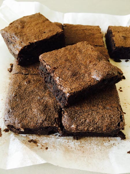 Butterless Fudgy Brownies Recipe - Purple Cinnamon