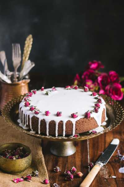 CHOCOLATE AND ROSE TEA SEMOLINA CAKE
