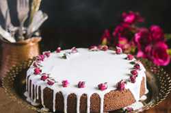 CHOCOLATE AND ROSE TEA SEMOLINA CAKE