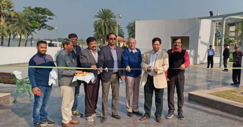 Cafe At Eiffel Tower And Pagoda Washroom At Seven Wonders