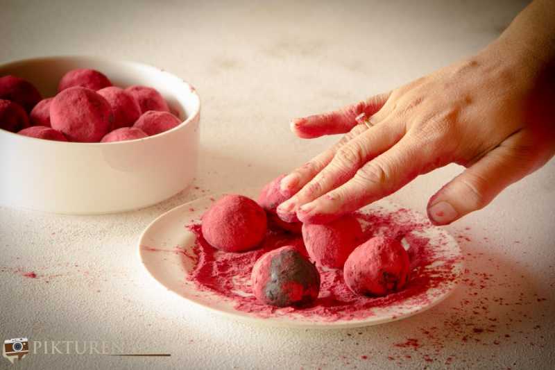 Cake Pops Using Beetroot Powder | Pikturenama