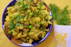 Caulflower and Peas (Gobbi Mattar subji )