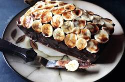 Sniff Of Love: Celebrate the women you are with this drool-worthy chocolate banana walnut decadence!  