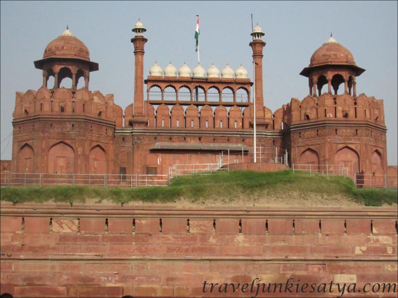 Charismatic Delhi - The Red Fort - Travel Junkie Satya