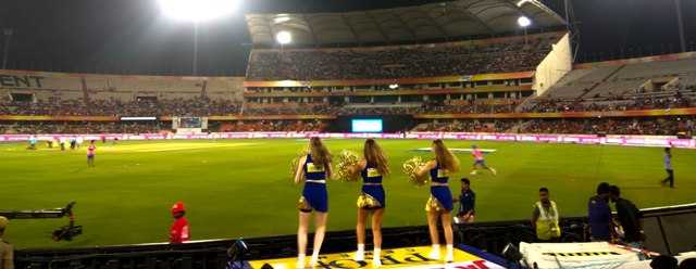 Cheering With Cheer Leaders - IPL