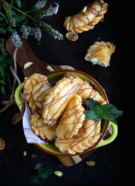 Cheesecake Gujiya | Cheesecake Filled Pastries | Video | Nish Kitchen