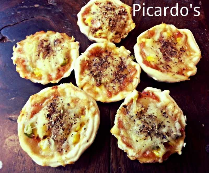 Cheesy Pizza Pie’s