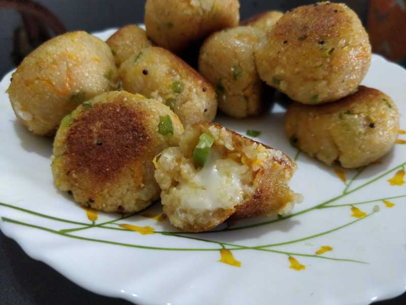 Cheesy Rava Upma Balls