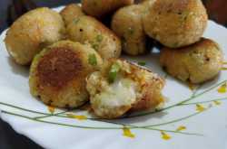 Cheesy Rava Upma Balls