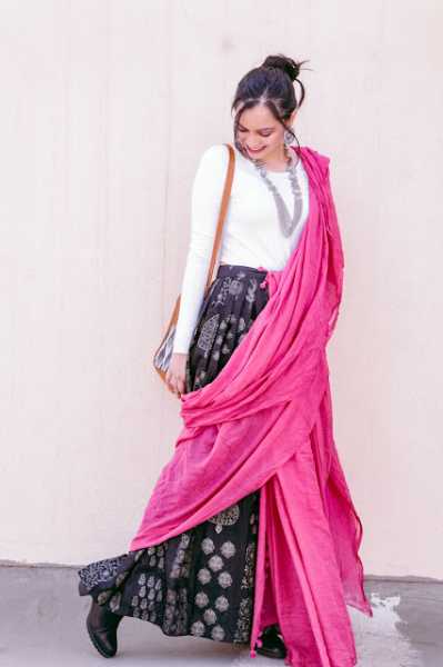 Chiconomical: 3 Ways To Wear A Saree On Holiday