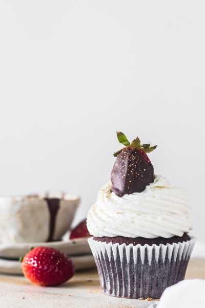 Chocolate Dipped Strawberry Cupcakes - The Cupcake Confession