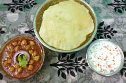 Chole Bhature / Chickpeas Gravy With Poori