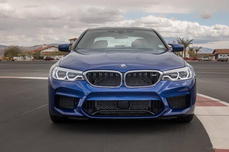 Choosing The Right Road Trip Vehicle - Caffeine Chronicle