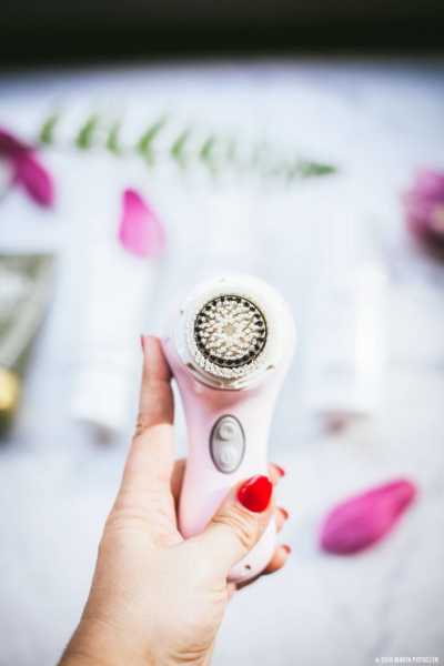 Clarisonic Mia 2 Face Brush Review - Is It Worth The Price?