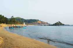 Coastal Karnataka Day 3 - Celebrating New Year at Om Beach, Gokarna.
