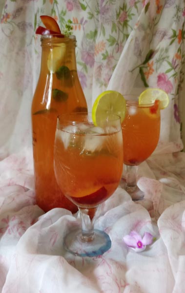 Cold Brew Iced Tea With Plum And Basil