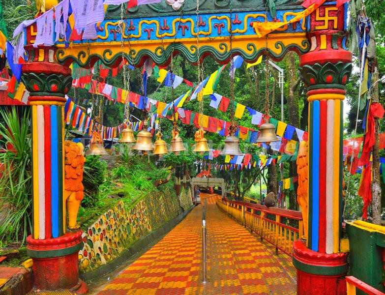 Colourful Mahakal Temple In Darjeeling - EXOTIC PHOTO TRAVEL
