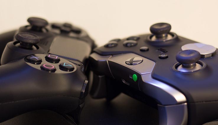 Comparing Xbox And Playstation Controllers - TechAbrel