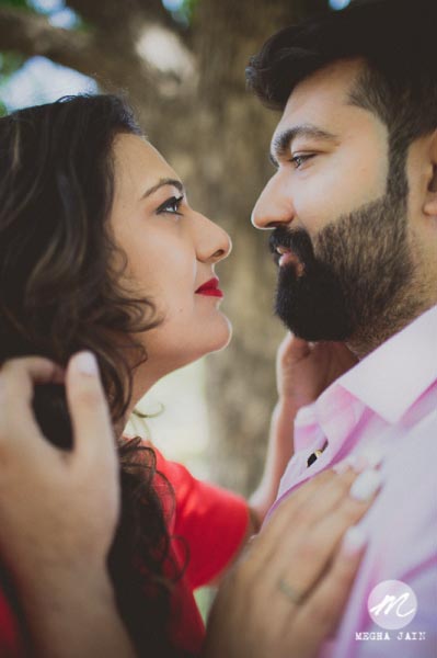 Couple Session: Divya & Gaurav (National Rail Museum)