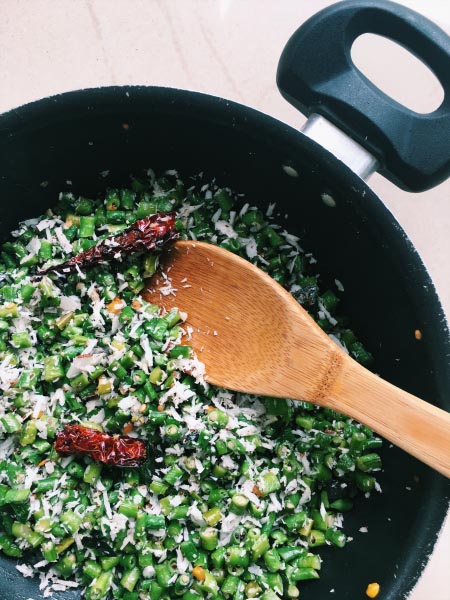 Cowpea Beans Stir-fry With Coconut / Alasande Palya - Purple Cinnamon