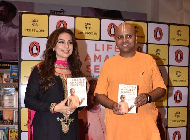 Crossword Bookstores Hosts Juhi Chawla At Monk Gaur Gopal Das