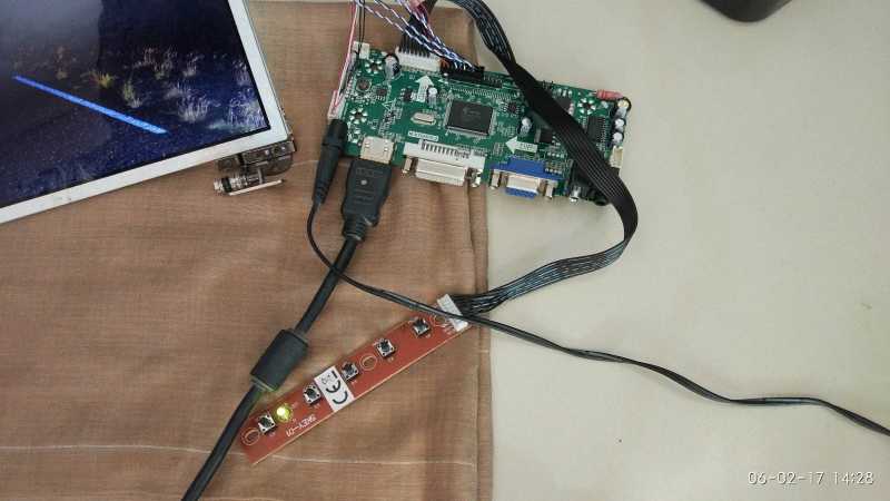 Custom-made Smart TV Using Non-functional Notebook Screen