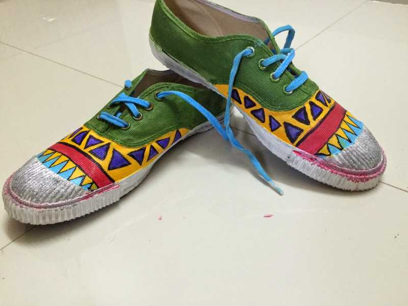 DIY : COLORFUL CANVAS SHOES 