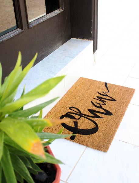 DIY Personalised Welcome Mat - The Craftables