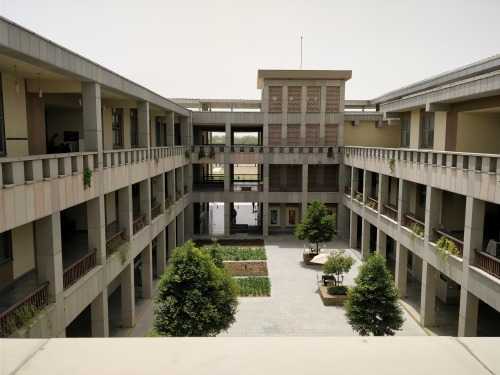 Dalan Mendonca - Hello World (of ISB) After A Long Journey From...