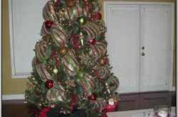 Decorating A Christmas Tree With Mesh Ribbon Tutorial