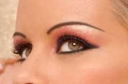 Define your Eyes with a Stunning Eye Make-Up.