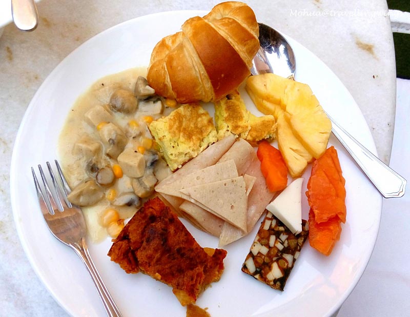 Delhi : 6 Lipsmacking Eateries- Voila!