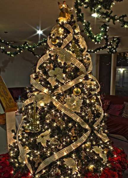Different Ways To Decorate A Christmas Tree - Its Evalicious