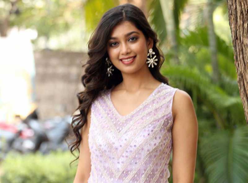 Digangana Suryavanshi Photos Stills Gallery- Breezemasti