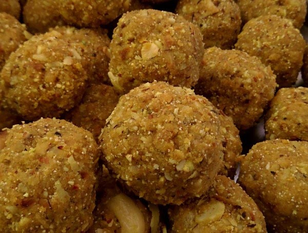 Dink Ke Laddu Aka Gond Ke Laddoo - The Perfect Dessert For The Winters!