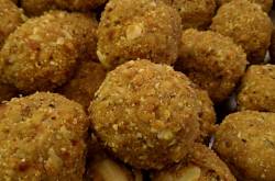 Dink Ke Laddu aka Gond Ke Laddoo - The Perfect Dessert For the Winters!