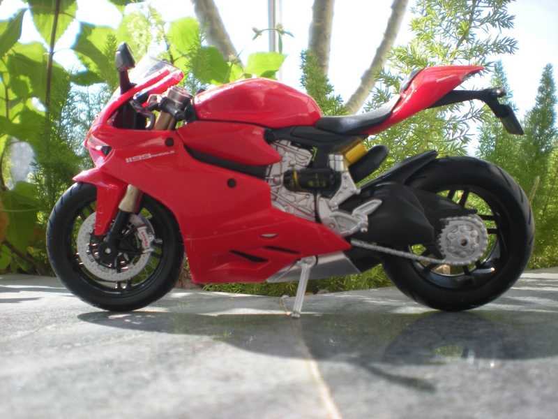 Ducati 1199 Panigale - 1:12 (Maisto)