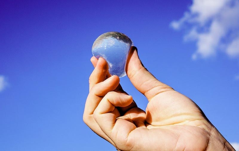 Edible Water Balloon Could Replace Plastic Bottles