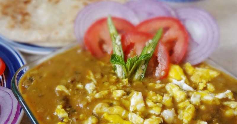 Egg Tadka Daal (Dimer Torka)