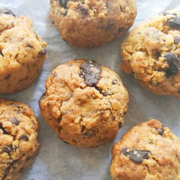 Eggless Wholewheat Chocolate Chunk Cookies - FLOURS & FROSTINGS