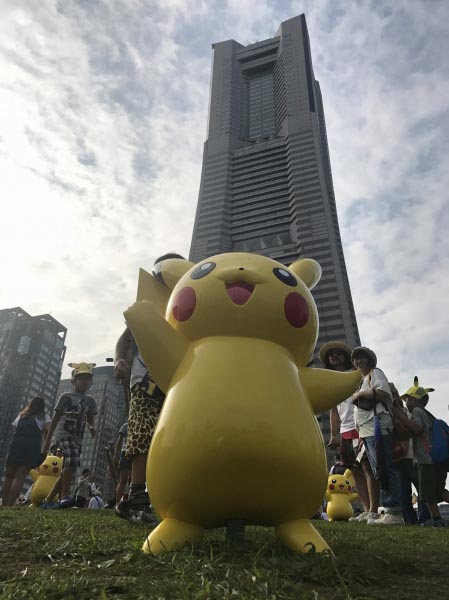 Experiencing The Pikachu Outbreak Festival : Catch Mewtwo In Pokemon Go!!!!