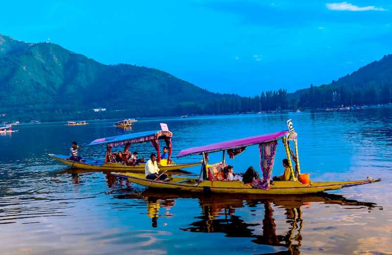 Exploring Kashmir: A Heavenly Experience - The Ghumakkads