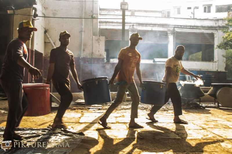 Faces And Frames From Pista House Hyderabad. A Tribute To Those Workers. | Pikturenama