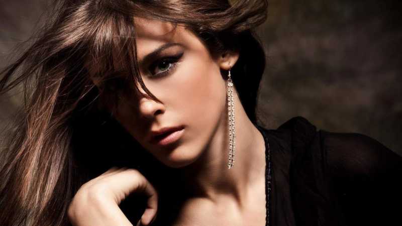 Few Tips To Choose Earrings That Complement Your Hairstyle