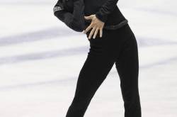Figure Skater Halts Performance After His Mother’s Sobbing Drowns Music