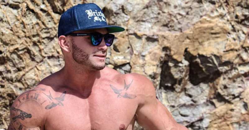 Finding Men With Wide Shoulders Attractive