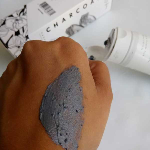 Fizzy Fern Charcoal  Face Scrub Review.