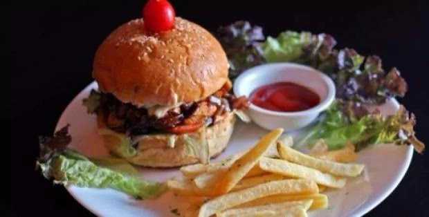 Food Joints Near The Popular Garba Grounds (Mumbai)