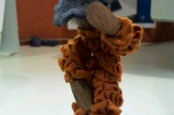 Freddy imitates the King